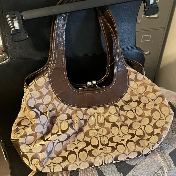 Coach shoulder purse - Picture 4 of 6